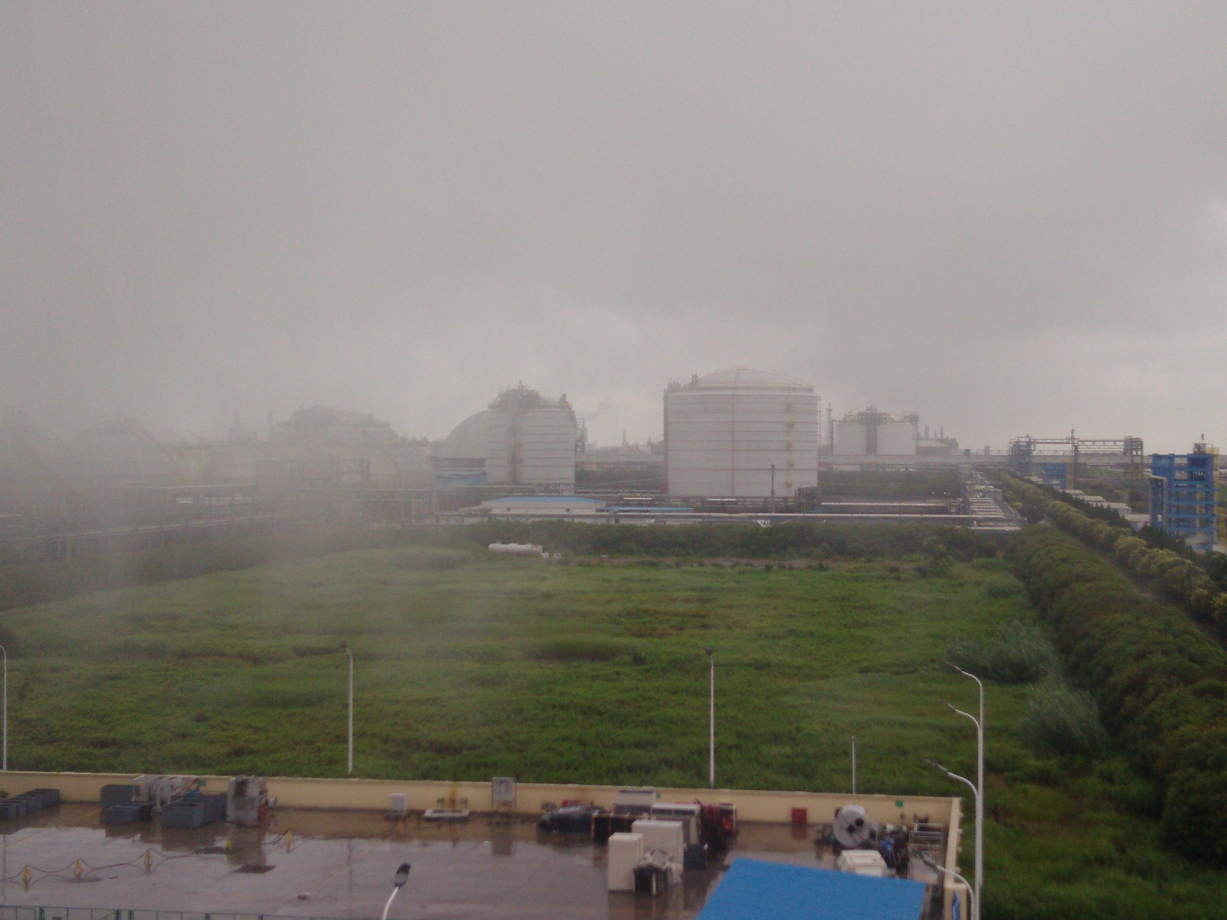 1728624983281.jpg 東面擬建乙烷罐空地及現(xiàn)有罐區(qū).jpg